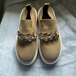 No brand tan slip on work sneakers